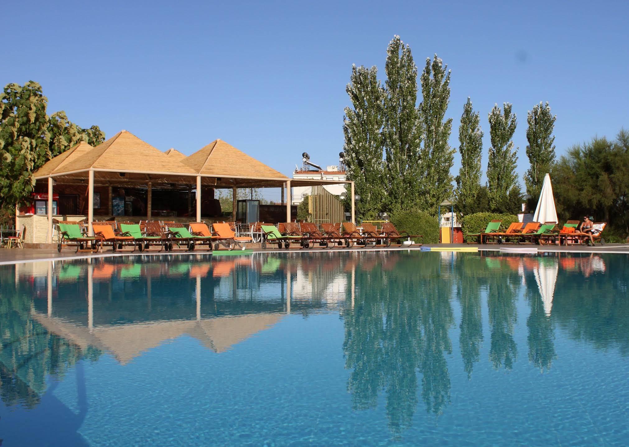 Rena Hotel Kucukkuyu Buitenkant foto