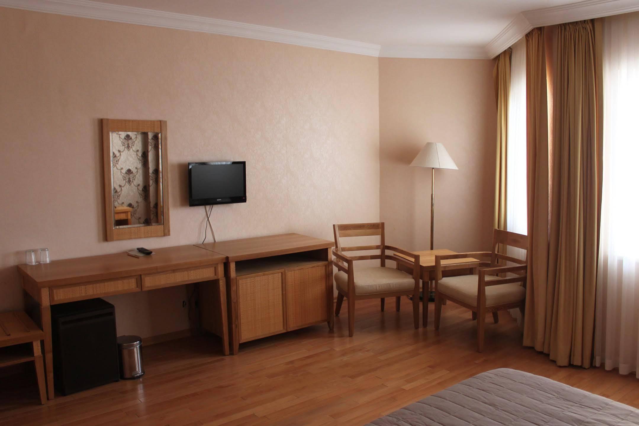Rena Hotel Kucukkuyu Buitenkant foto